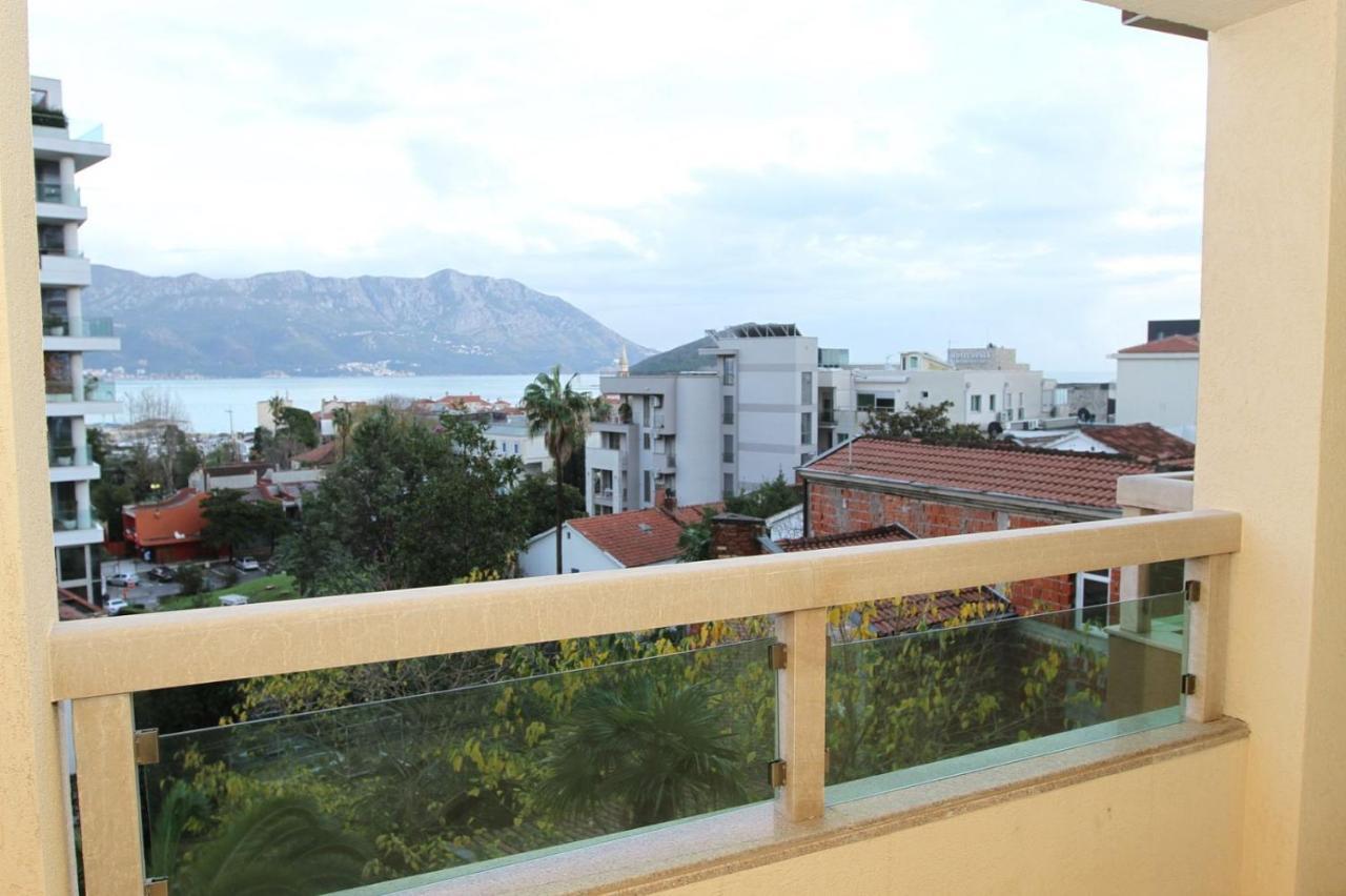 Luxury Apartment Big Blue Budva Bagian luar foto