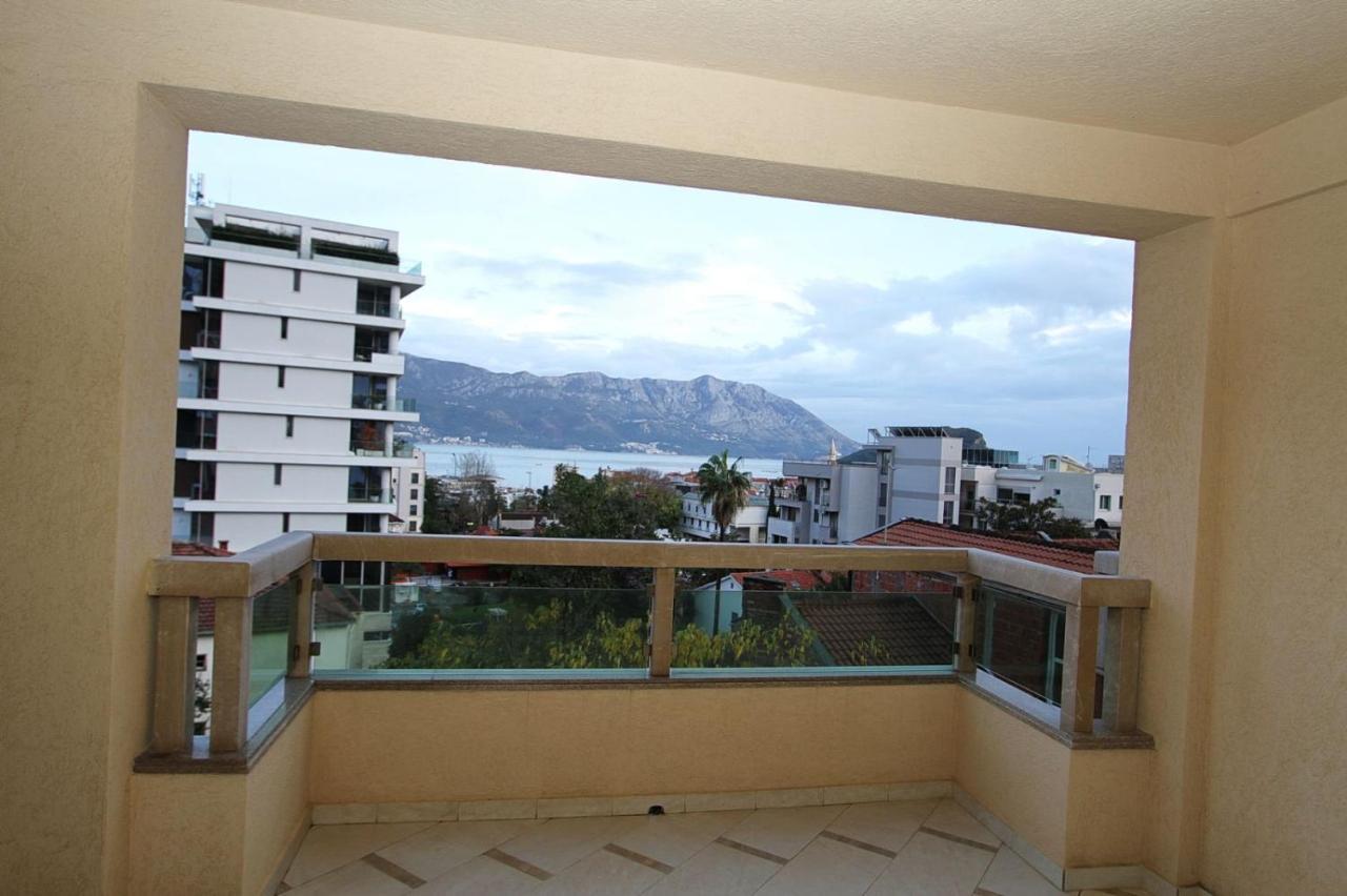 Luxury Apartment Big Blue Budva Bagian luar foto