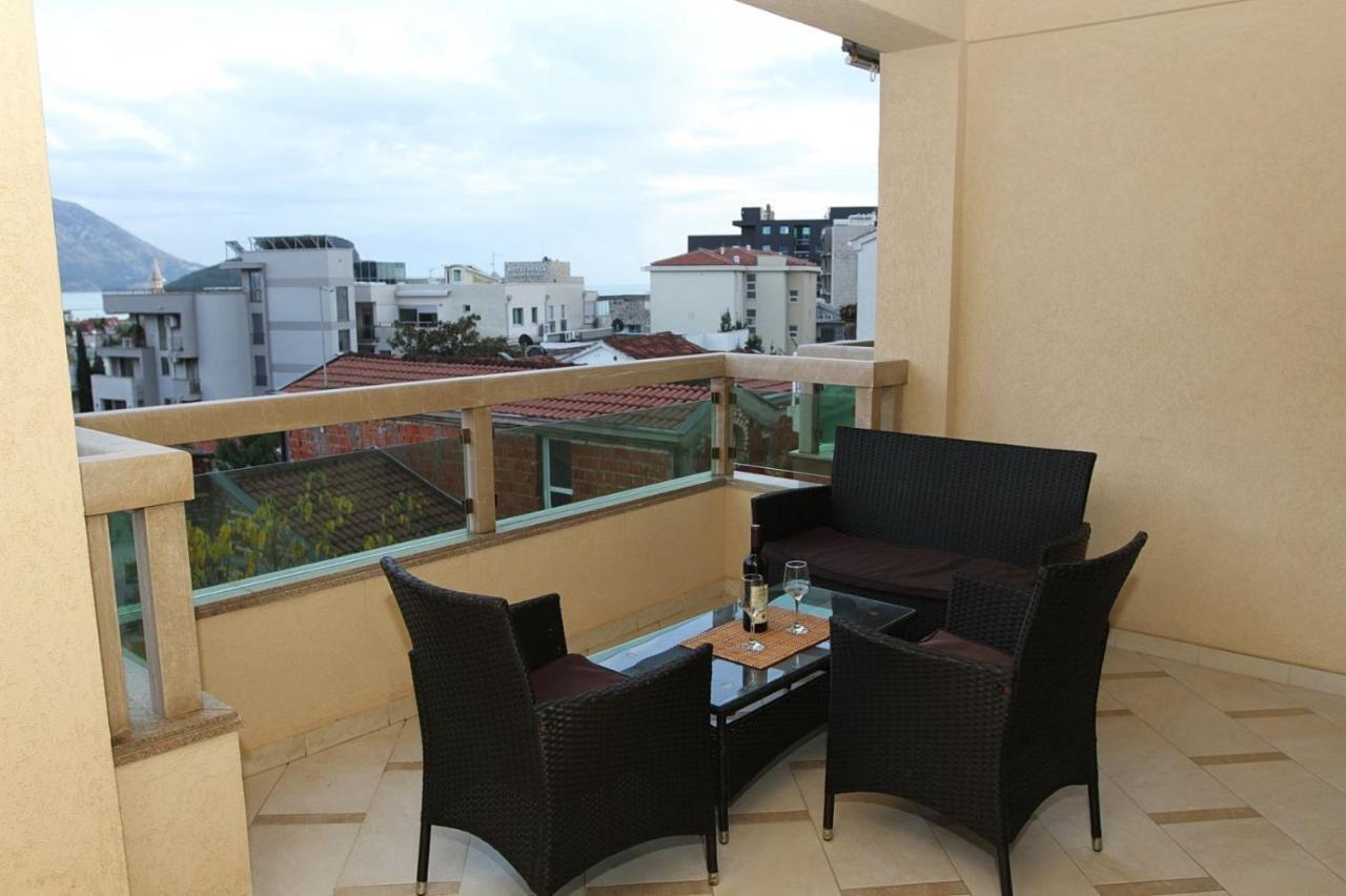Luxury Apartment Big Blue Budva Bagian luar foto