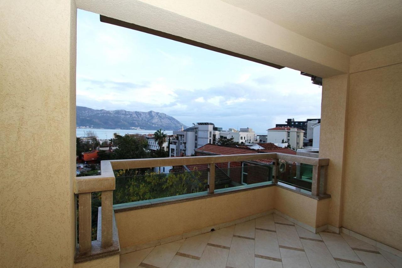 Luxury Apartment Big Blue Budva Bagian luar foto