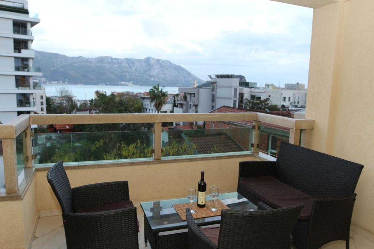 Luxury Apartment Big Blue Budva Bagian luar foto