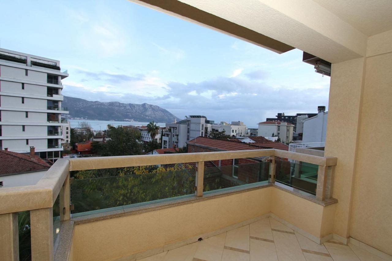 Luxury Apartment Big Blue Budva Bagian luar foto